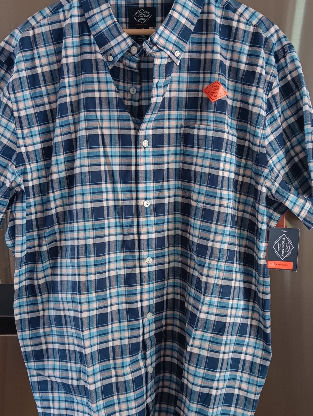 ST JONH'S BAY Navy, Light Blue & White Plaid Short-Sleeve Button-Down